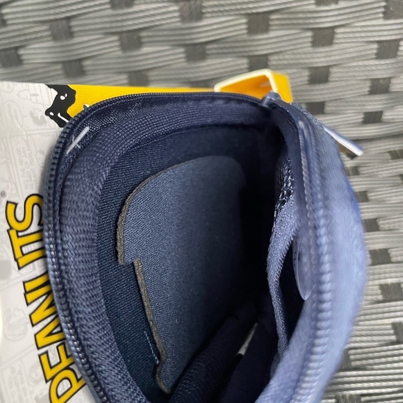 PEANUTS Airpod Case,Peanuts Camouflage AirPod Case,snoopy AirPod case. - Picture 4 of 11